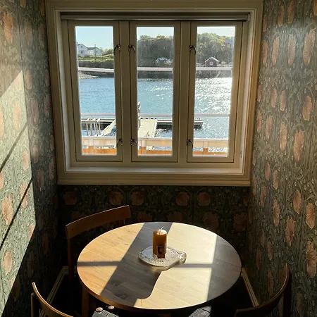 Sakrisoy Rorbuer Reine