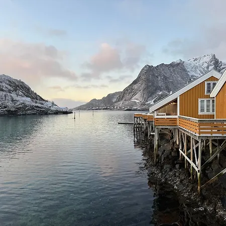 Sakrisoy Rorbuer 3* راين