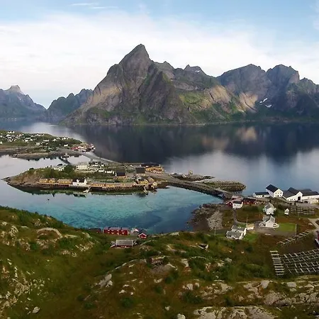 Sakrisoy Rorbuer 3* راين