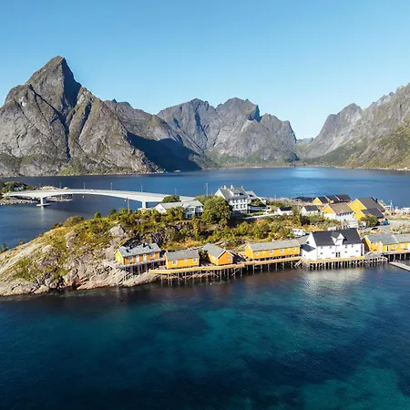 Sakrisøy Rorbuer