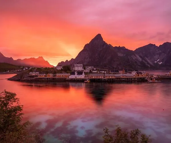 Sakrisøy Rorbuer 3*