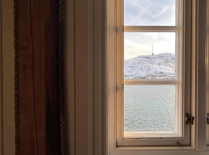 Sakrisøy Rorbuer Ferieparker Reine