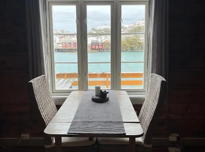 Sakrisoy Rorbuer Reine